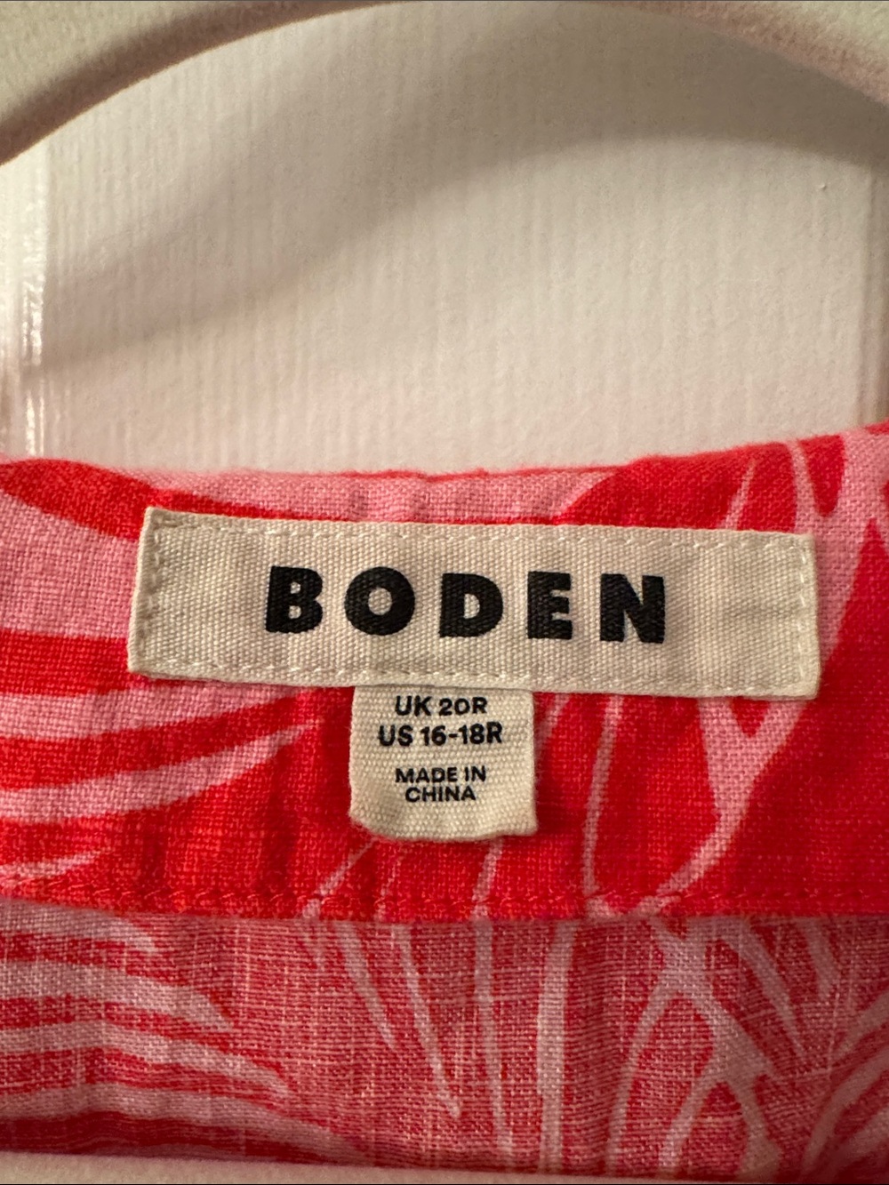 Boden Pink Leaf-Print V-Neck Short-Sleeve Dress with pockets - Picture 2 of 3
